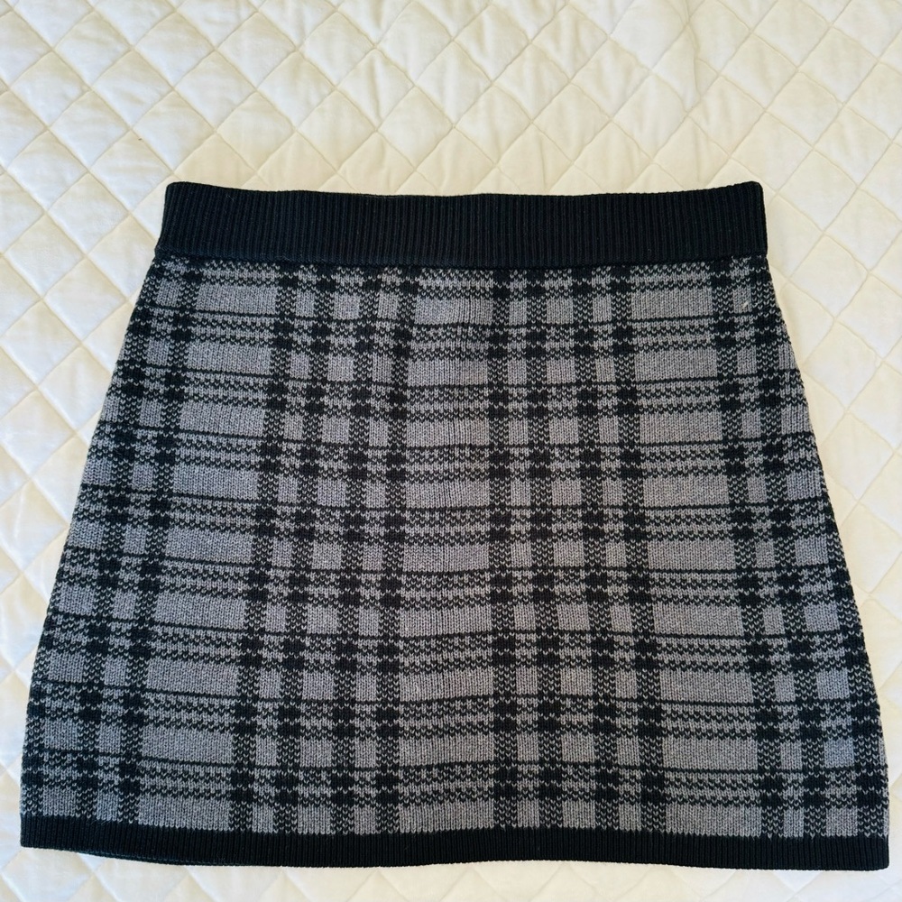 Banana Republic Sweater Skirt black and gray plaid.